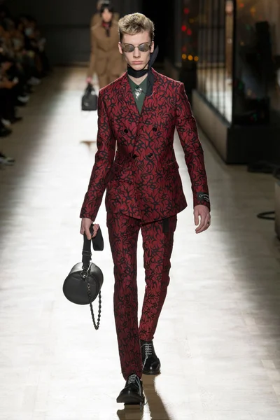 Look 28